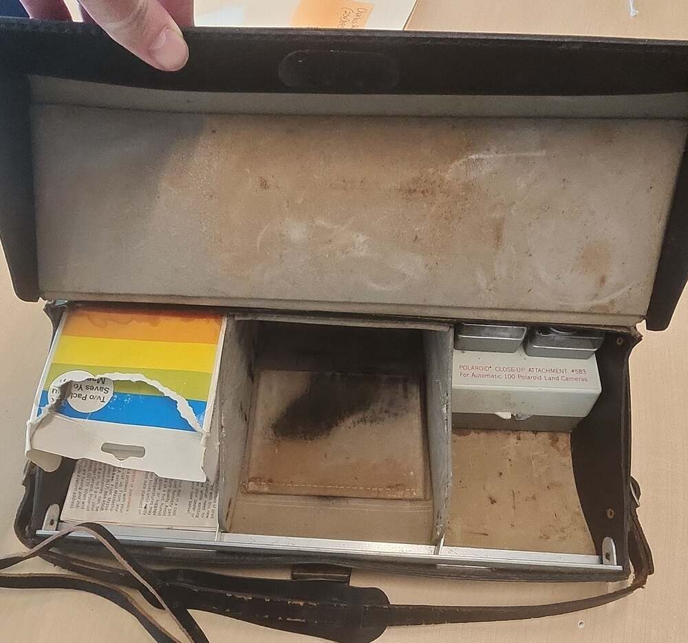 Vintage Polaroid Automatic 100 Land Camera Carry Case, Flash, Etc. NOT TESTED! - Picture 6 of 10